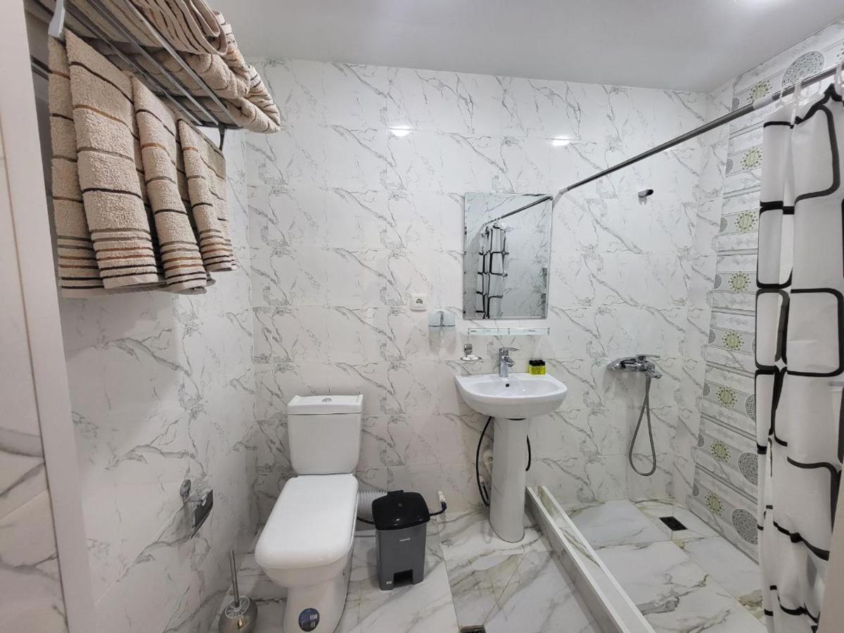 בוקורו Bobo Haydar Guest House מראה חיצוני תמונה