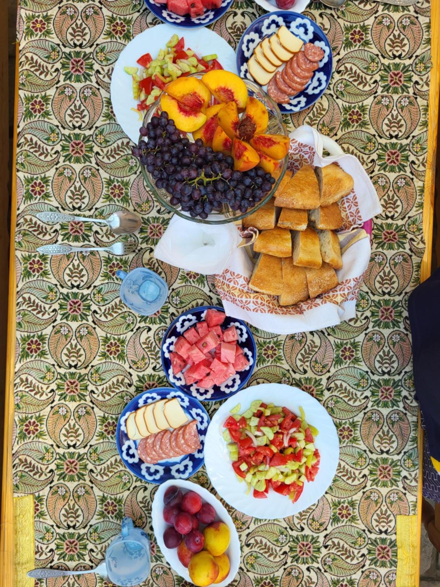 בוקורו Bobo Haydar Guest House מראה חיצוני תמונה