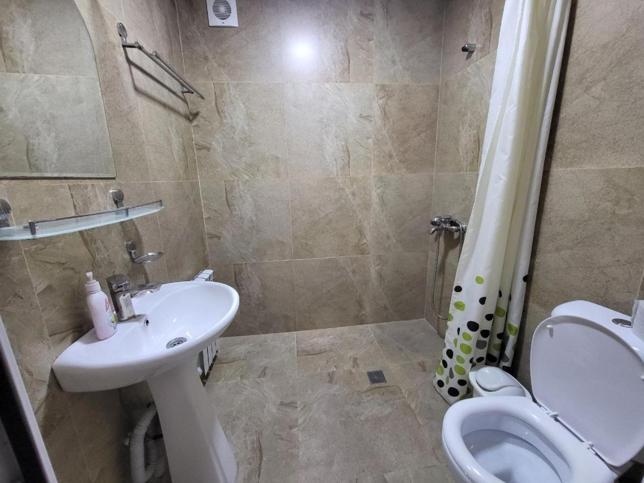 בוקורו Bobo Haydar Guest House מראה חיצוני תמונה