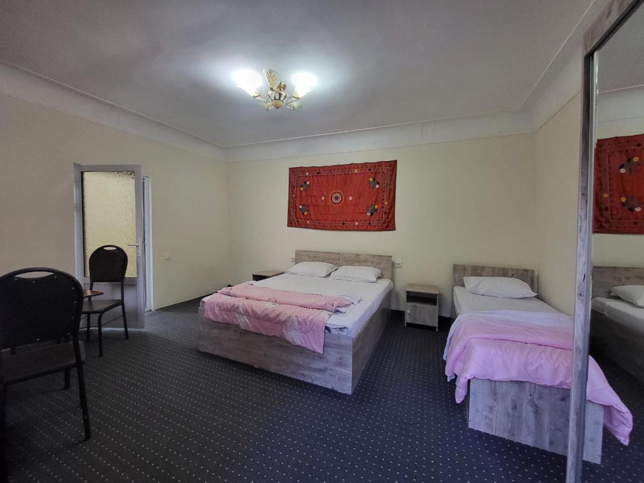 בוקורו Bobo Haydar Guest House מראה חיצוני תמונה