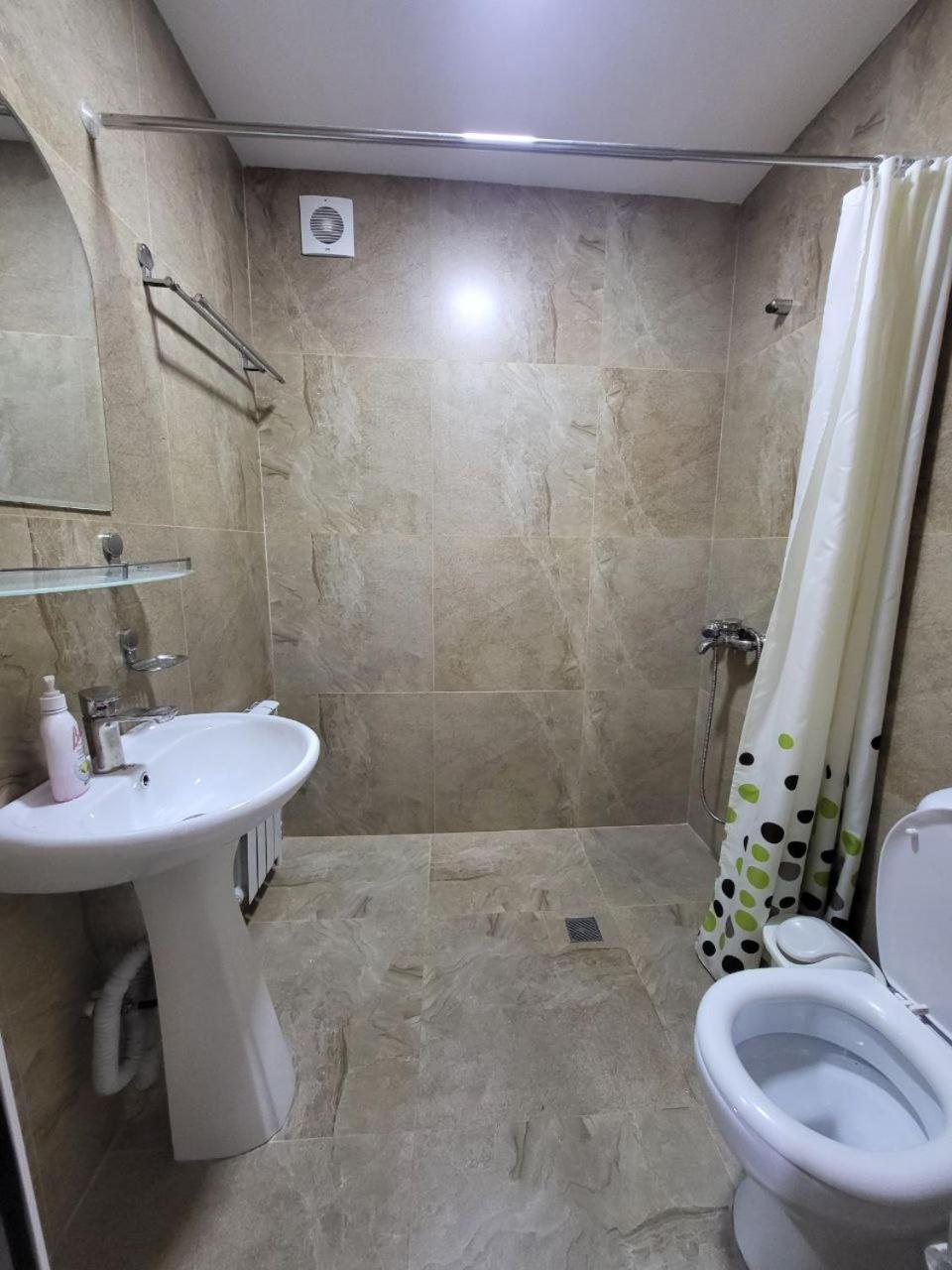 בוקורו Bobo Haydar Guest House מראה חיצוני תמונה